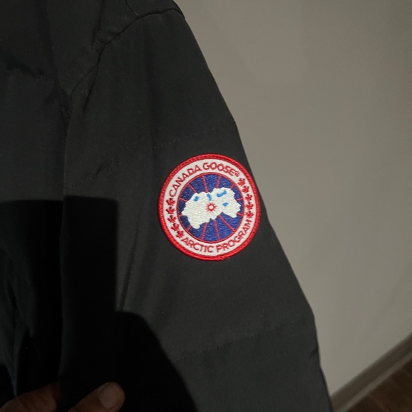 Canada Goose Puffy Jacket - Picture 4 of 11